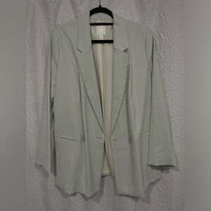 CLOSET CLEANOUT
EUC H&M oversized blazer size M